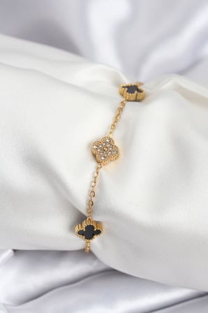 Hepsi 316L Çelik Gold Renk Siyah ve Zirkon Taşlı Baby Boy Yonca Kadın Bileklik 5886 Najmaddin