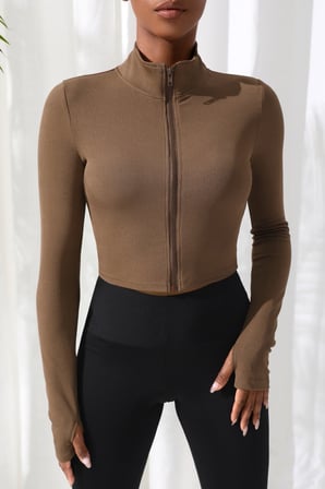 Beru Kadın Kahverengi Uzun Kol Fermuarlı Parmak Geçme Detaylı Dik Yaka Crop Top Bluz Najmaddin
