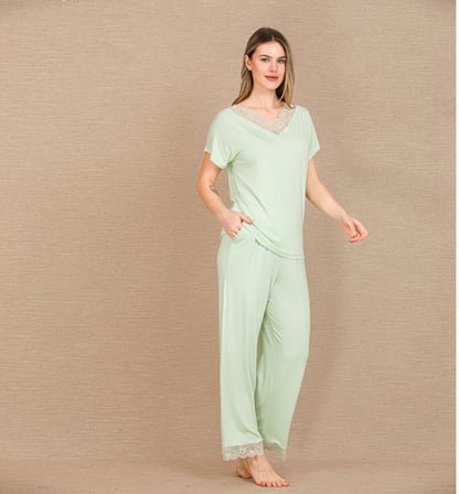 Beru Viskon Şık Tasarım Dantel İşlemeli Açık Yeşil Kısa Kol Pijama Takımı Najmaddin