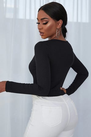 Beru Kadın Siyah Uzun Kollu Düğmeli Göğüs Ve Göbek Dekolteli Crop Top Bluz Najmaddin