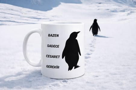 Bez Bazen Sadece Cesaret Gerekir Kupa MODEL 160 – Nihilist Penguen Tasarımlı Porselen Kupa | İlham Veren Motif, Özgün Hediye Najmaddin