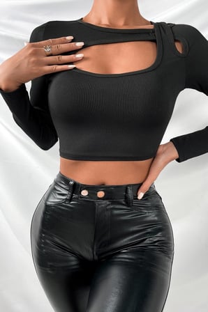 Beru Kadın Siyah Göğüs Dekolteli Çapraz Askılı Uzun Kollu Crop Top Bluz Najmaddin