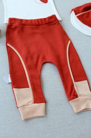 Baby 3-6 6-9 9-12 Ay Efendi Nakışlı Cep Şapkalı Uzun Kollu Sweat 3lü Erkek Bebek Takımı Kiremit Najmaddin