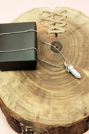 Tedar Havlit Doğal Taşı Zincirli El Yapımı Tasarımlı Kolye Uç: 3,5 cm Zincir: 20 cm Kutulu Najmaddin