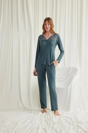 Nevamel® Yakası Omzu Ve Paçası Dantelli Boydan Düğmeli Pijama Takımı