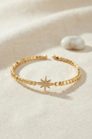 Nevamel® Pirinç Gold Renk Geometrik Fasetli Kutup Yıldızı Model Kadın Bileklik 5886