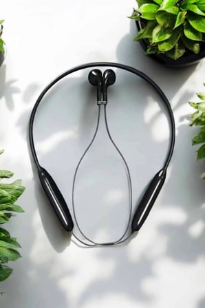 Nevamel Kablolu Boyun Askılı Dijital Göstergeli Bluetooth Kulaklığı 60 Saat