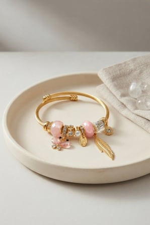 Kelebek Model Gold Renk Pembe Charmlı Bileklik