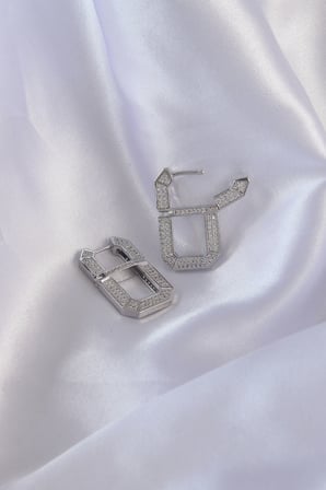 Vip Seri Pirinç Gümüş Renk Zirkon Taşlı Serenay Küpesi