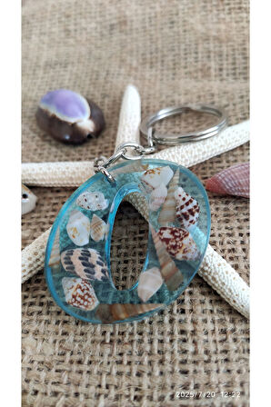 "O" HARFİ - Açık Mavi Deniz Epoksi Harf Anahtarlık – Gerçek Deniz Kabuğu, El Yapımı, Benzersiz