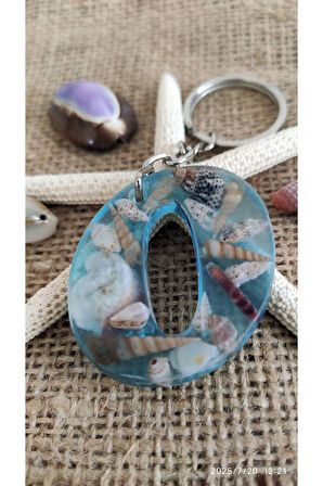 "O" HARFİ - Açık Mavi Deniz Epoksi Harf Anahtarlık – Gerçek Deniz Kabuğu, El Yapımı, Benzersiz