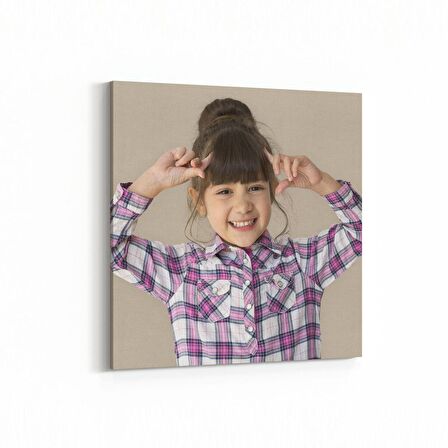 Olla 16987K Model / Manken Görseli Kare Kanvas Tablo (Ölçü: 100X100)