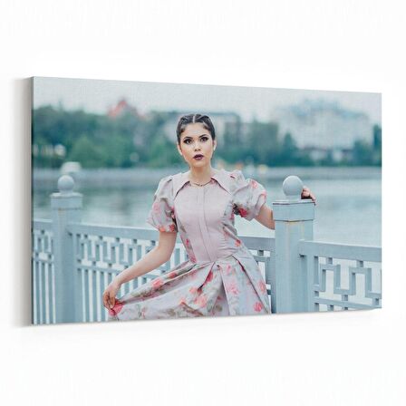 Olla 16932Y Model / Manken Görseli Yatay Kanvas Tablo (Ölçü: 45X30)