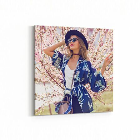 Olla 16985K Model / Manken Görseli Kare Kanvas Tablo (Ölçü: 25X25)