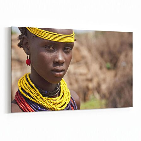 Olla 16850Y Model / Manken Görseli Yatay Kanvas Tablo (Ölçü: 70X50)