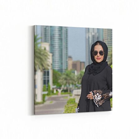 Olla 16752K Model / Manken Görseli Kare Kanvas Tablo (Ölçü: 25X25)