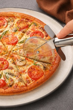 Pizza Kesici Paslanmaz Çelik Metal Saplı Yuvarlak Bıçak Dilimleme Aparatı Ergonomik