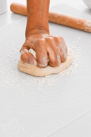 Silikon Hamur Açma Yoğurma Matı  Skalalı Kaymaz Yapışmaz Kolay Temizlenebilir 40x50 cm