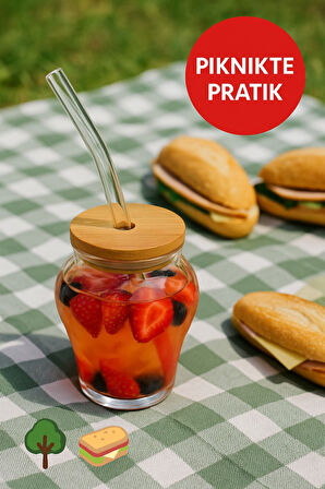 Çilek Desenli 400 ml Borosilikat Cam Bardak – Bambu Kapaklı, Cam Pipet Hediyeli, Şık ve Sağlıklı