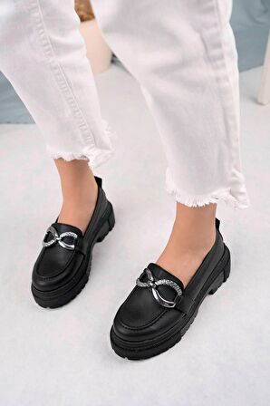 Önü Tokalı Siyah Cilt Kadın Ayakkabı