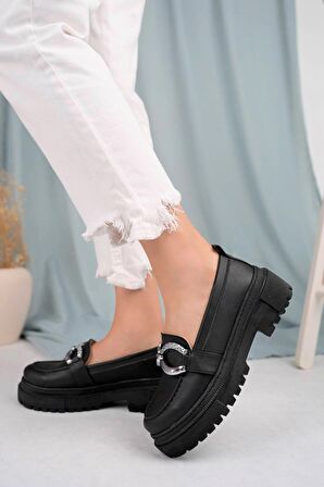 Önü Tokalı Siyah Cilt Kadın Ayakkabı