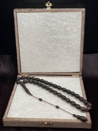 Sistemli Arpa Kesim Koyu Kahve Venge Ağacı Tesbih (8x12 mm)