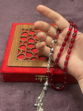 Alpaka Püsküllü Kapsül Kesim Kırmızı Ateş Kehribar Tesbih (7x11 mm)