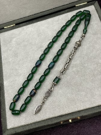 Alpaka Kral Zincir Püsküllü Koyu Yeşil Ateş Kehribar Tesbih (7x11 mm)