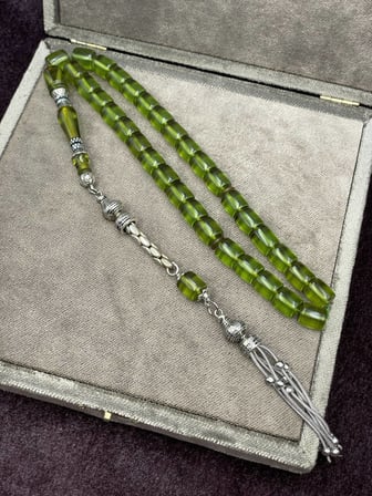Alpaka Nakkaş İmameli Fıstık Yeşili Ateş Kehribar Tesbih (9x10 mm)