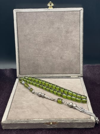 Alpaka Nakkaş İmameli Fıstık Yeşili Ateş Kehribar Tesbih (9x10 mm)