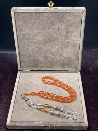 Alpaka Tuğralı Asansör Püsküllü Sedef Simli Ateş Kehribar Tesbih (7x11 mm)