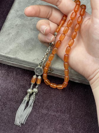 Alpaka Tuğralı Asansör Püsküllü Sedef Simli Ateş Kehribar Tesbih (7x11 mm)