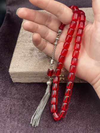 Alpaka Zincir Püsküllü Blok Kesim Kırmızı Ateş Kehribar Tesbih (9x10 mm)