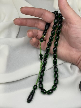 Havşa Delim Çok Katlı İpe Dizili Koyu Zümrüt Yeşili Ateş Kehribar Tesbih (8x12 mm)