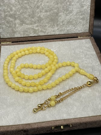 Gold Renkli Alpaka Püsküllü 99'luk Küre Kesim Sarı Damla Kehribar Benzetmesi Beyrut Tesbih