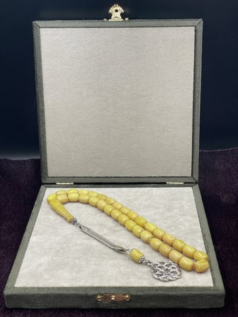 Alpaka Kazak Düğümü Uçlu Çam Fıstığı Renginde Katalin Tesbih (8x12 mm)
