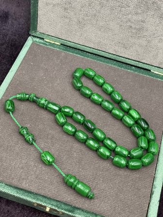 Sistemli Zümrüt Yeşili Kanayan Baga Katalin Tesbih (8x11 mm)