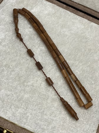 Sistemli Küt Kesim Bürokrat Boy Bal Kahvesi Doğal Kuka Tesbih (5x9 mm)