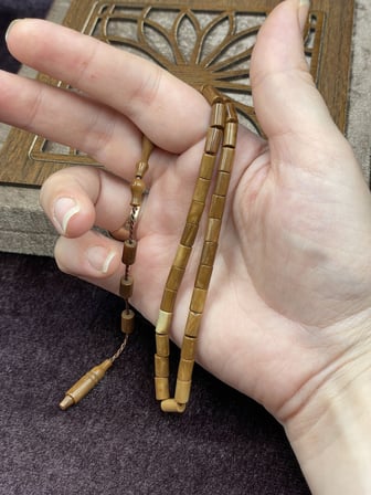 Sistemli Küt Kesim Bürokrat Boy Bal Kahvesi Doğal Kuka Tesbih (5x9 mm)