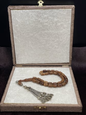 Alpaka Zincir Püsküllü Kapsül Kesim Bal Kahvesi Doğal Kuka Tesbih (7x11 mm)