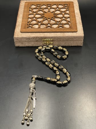 Onurlu Tesbihane Golden Rozalin Uçak Camı Tesbih Siyah 8x12 mm Erkek Tesbihi