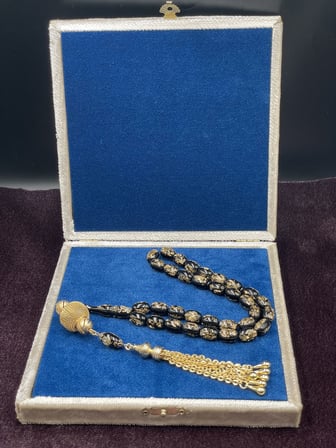 Gold Renkli Aksamlı Siyah Altın Varaklı Uçak Camı Tesbih (12x8 mm)