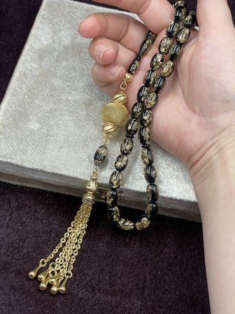 Gold Renkli Aksamlı Siyah Altın Varaklı Uçak Camı Tesbih (12x8 mm)