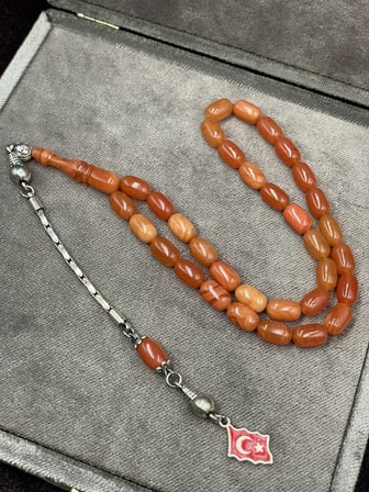 Türk Bayrağı Uçlu Turuncu Sıkma Kehribar Tesbih (7x11 mm)