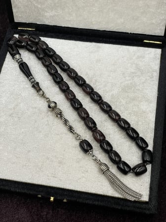 Alpaka Nakkaş İmameli Siyah-Gri Sıkma Kehribar Tesbih (9x11 mm)