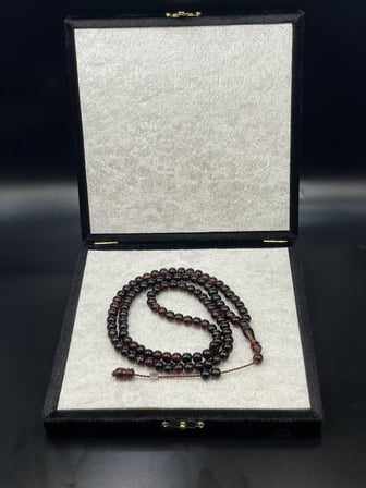Sistemli 99'luk Küre Kesim Siyah Hareli Sıkma Kehribar Tesbih