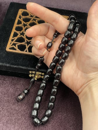 Sistemli Kapsül Kesim Siyah Sıkma Kehribar Tesbih