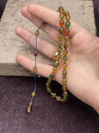 Salih Şirin Halkalı İmame Badem Kesim Alacalı Yeşil Sıkma Kehribar Tesbih (6x8 mm)