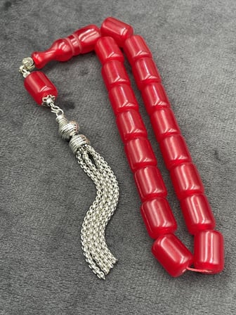 Efe Boy Alpaka Zincir Püsküllü Vişne Kırmızı Sıkma Kehribar Tesbih (11x14 mm)