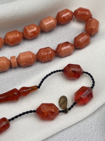 Ayhan Turan İmzalı El Boy Kapsül Kiremit Kırmızısı Sıkma Kehribar Tesbih (7x10 mm)
